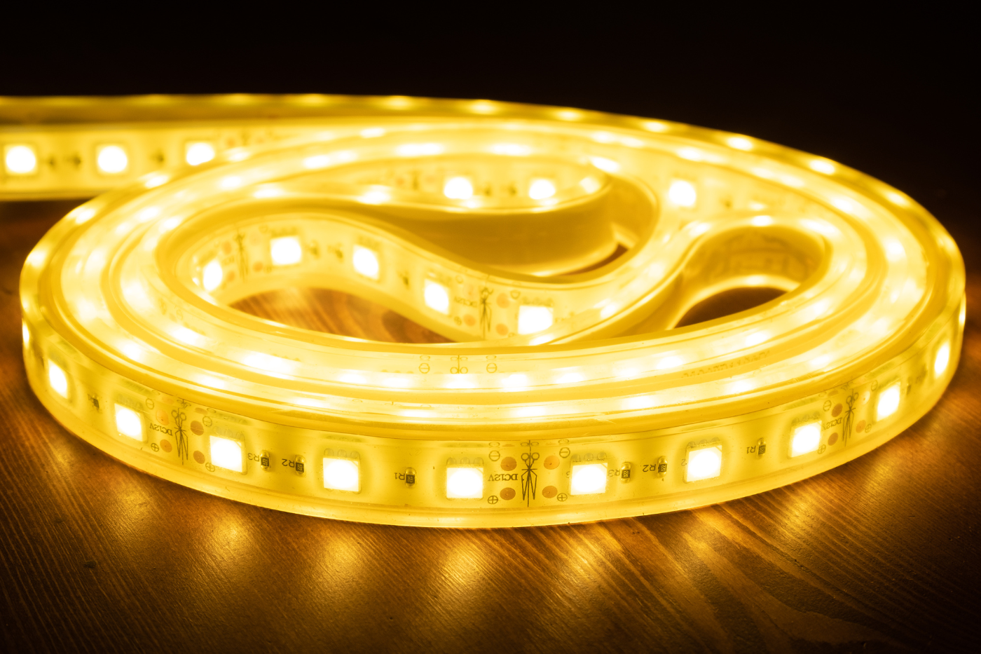 Comparaison d’Éclairage Professionnel Standard et Secours : allier sécurité, confort et performance