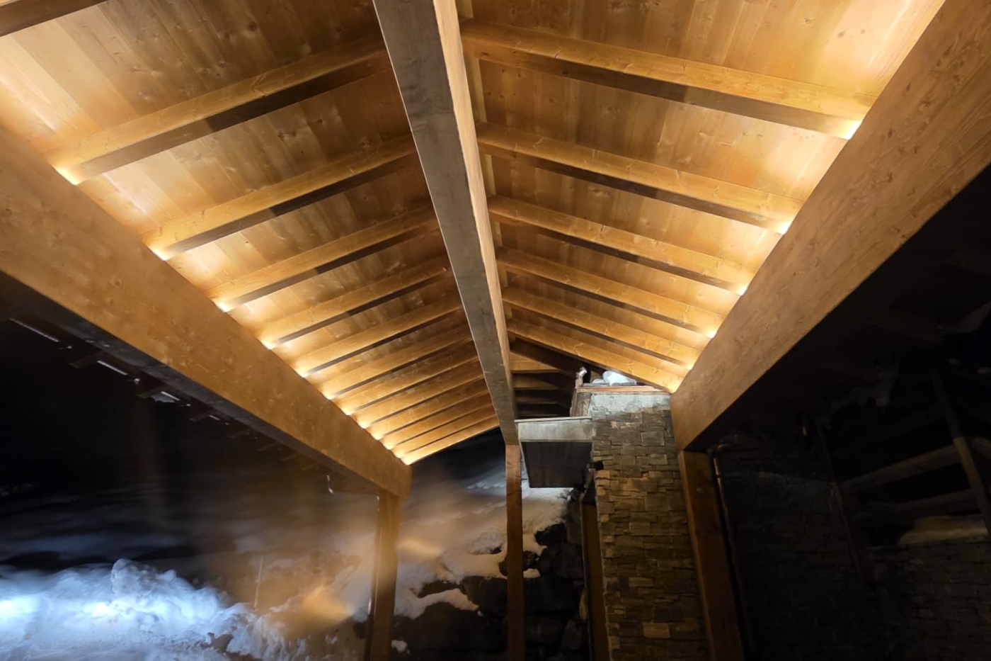 Éclairage extérieur de chalet en Valais